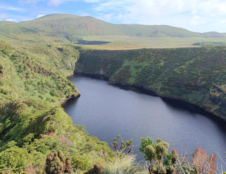 Miradouro Lagoa Negra e Lagoa Comprida (Lajes das Flores)