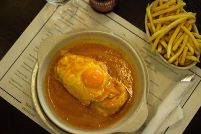 Francesinha - Gulbenkian Café Snack Bar