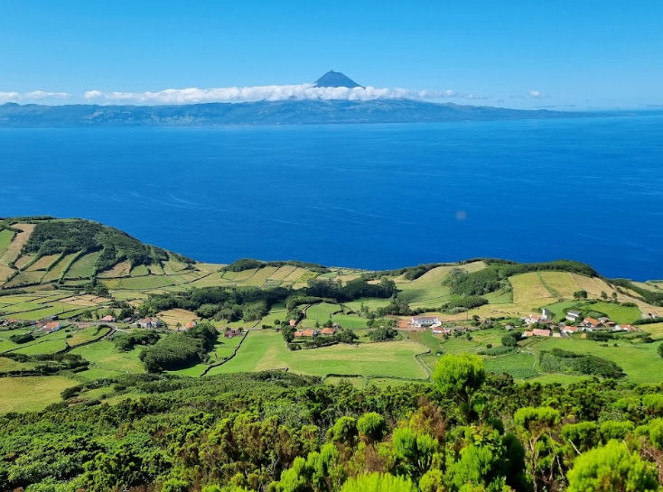 Miradouro do Pico da Velha (Velas)