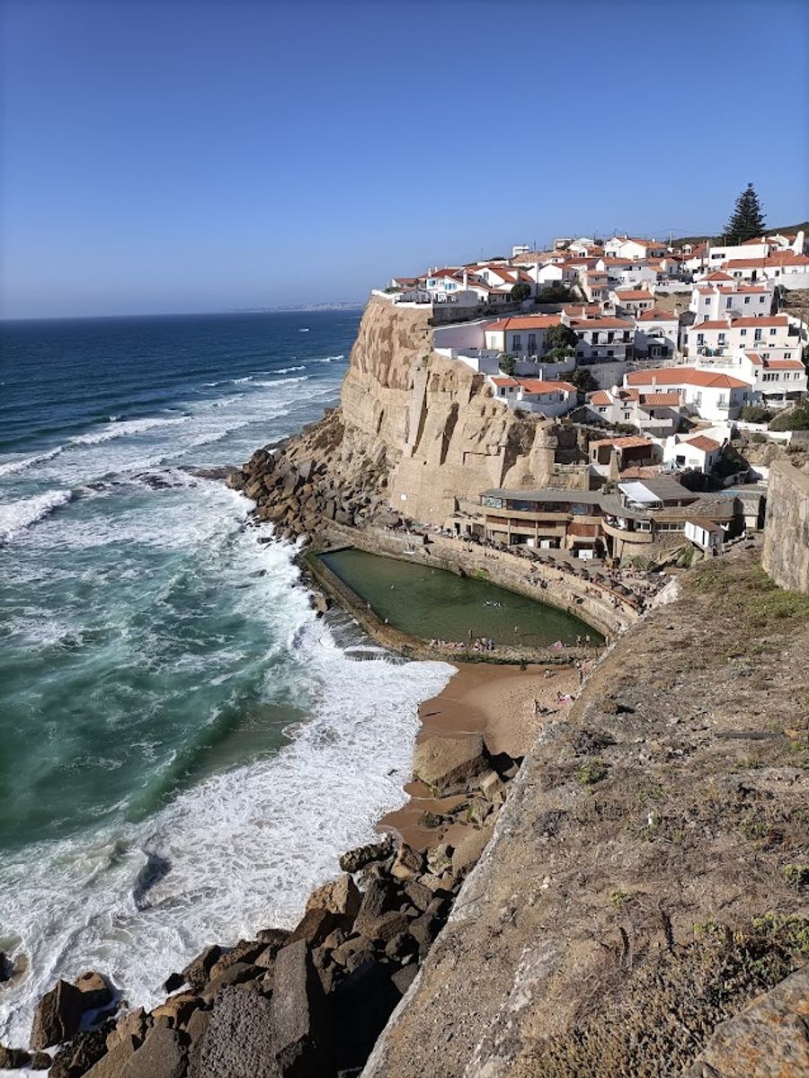 https://ik.imagekit.io/hwiz6e711yqn/praia-de-azenhas-do-mar-sintra.jpg?tr=w-900&20220125