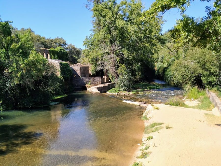 https://ik.imagekit.io/hwiz6e711yqn/praia-fluvial-do-sobreirinho-tomar.jpg?tr=w-900&20220125