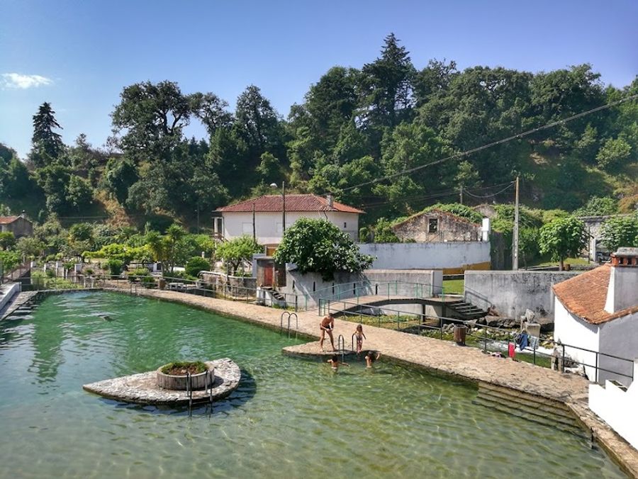 https://ik.imagekit.io/hwiz6e711yqn/praia-fluvial-piscina-natural-de-anca-cantanhede.jpg?tr=w-900&20220125
