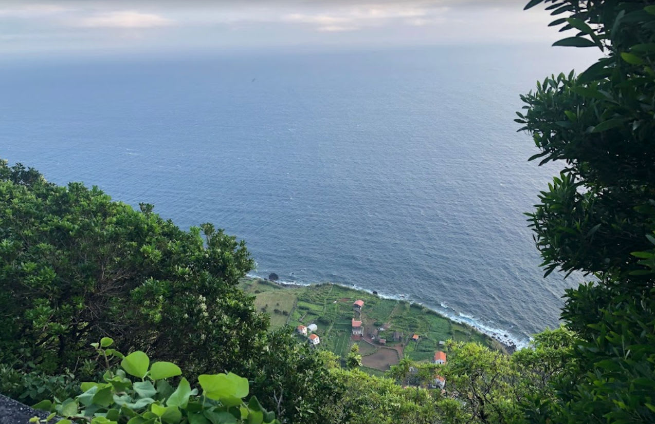 Miradouro para a Fajã de São João (Calheta (São Jorge Açores))