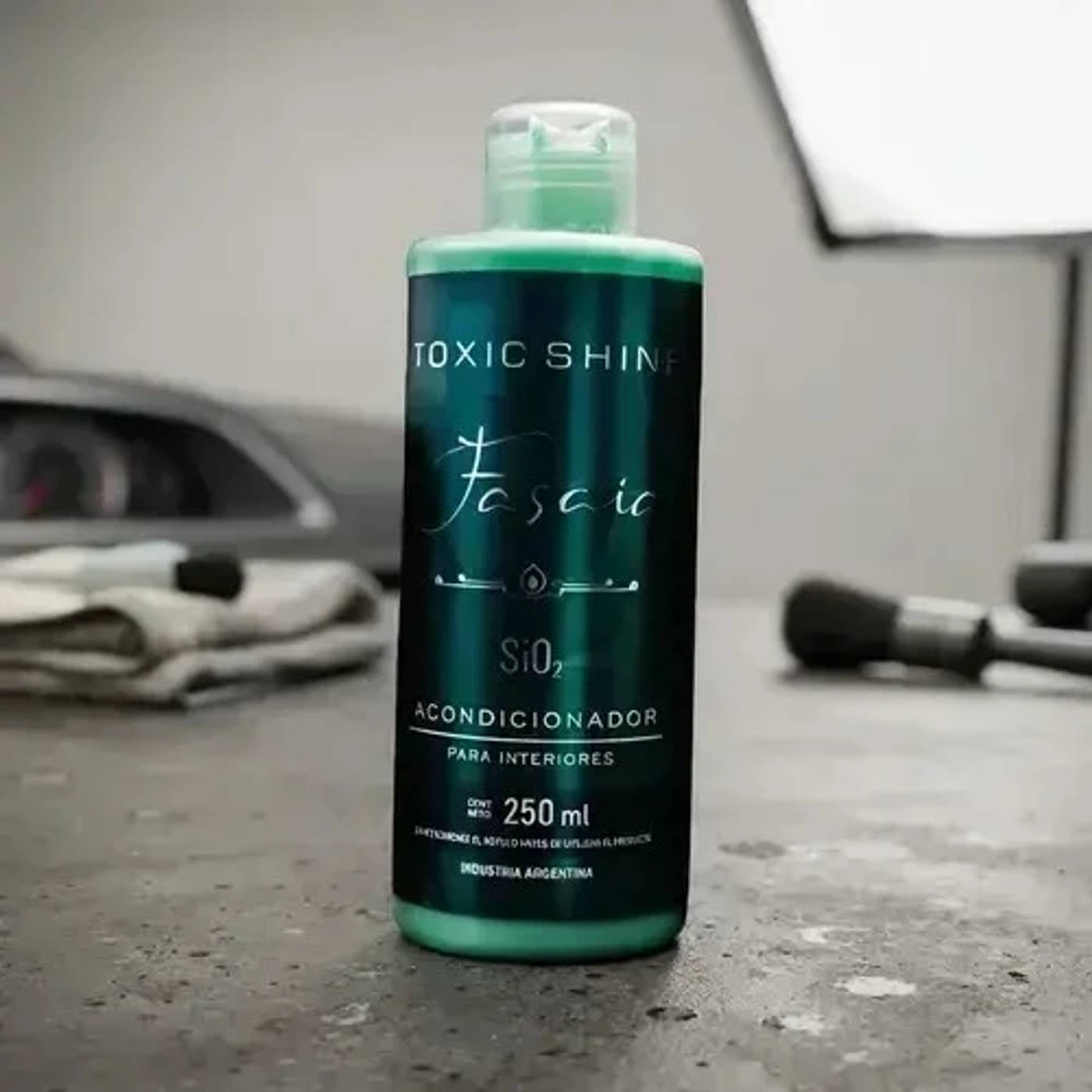 Revividor Interior Fascia Si02 Toxic Shine 250ml — foto 1