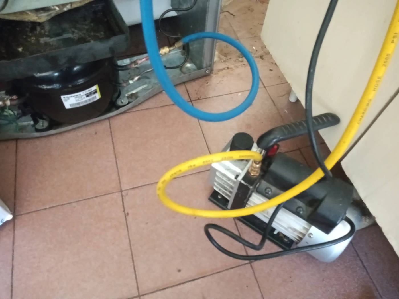 instalacion domicilio bocha motocomprensor heladera o freezer o frigobar (mano obra co carga gas y cambio filtro) super precio imperdible — foto 2