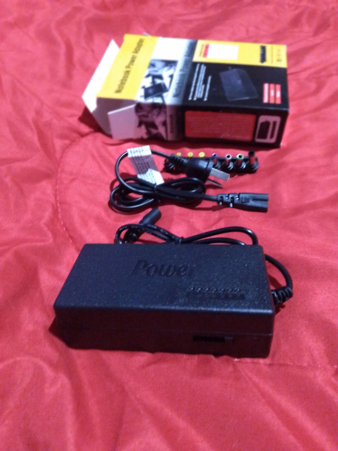 cargador universal para notebook/netbook/allone- nuevo en caja - compatible varias marcas (conectar igualdad)  — foto 1