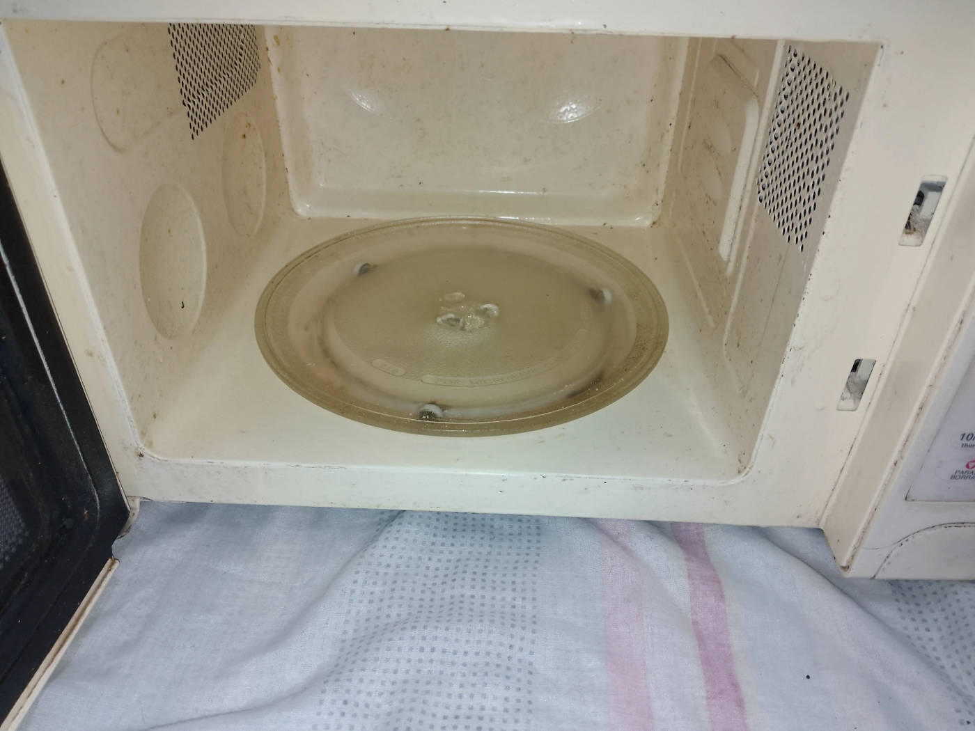microondas anda co detalles (falla teclado varias teclas otras no) funciona con dos teclas leer — foto 2