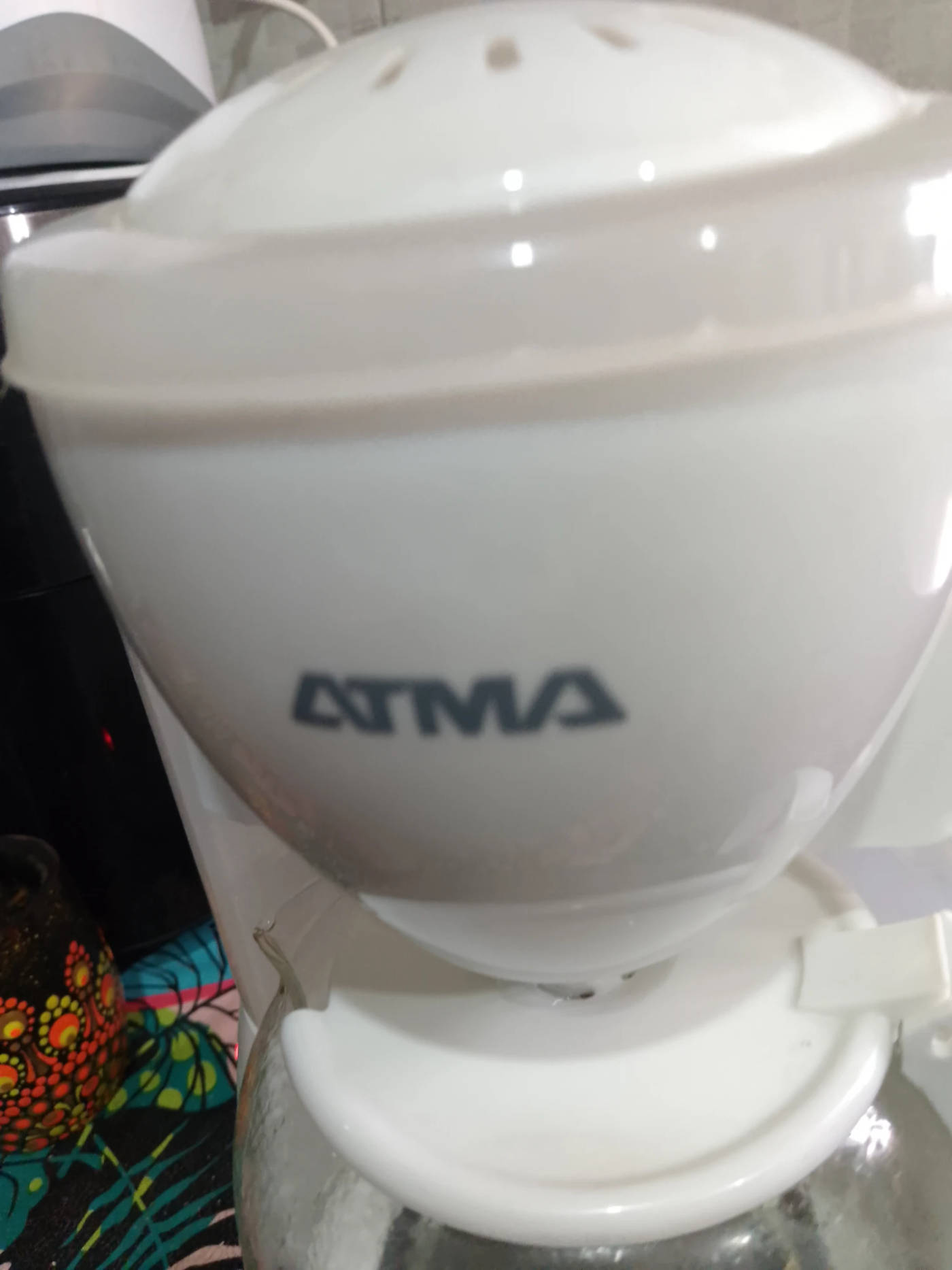 cafetera ATMA con filtro lavable simple (facil de usar, lavar, bajo consumo) - buen estado anda color blanco — foto 4