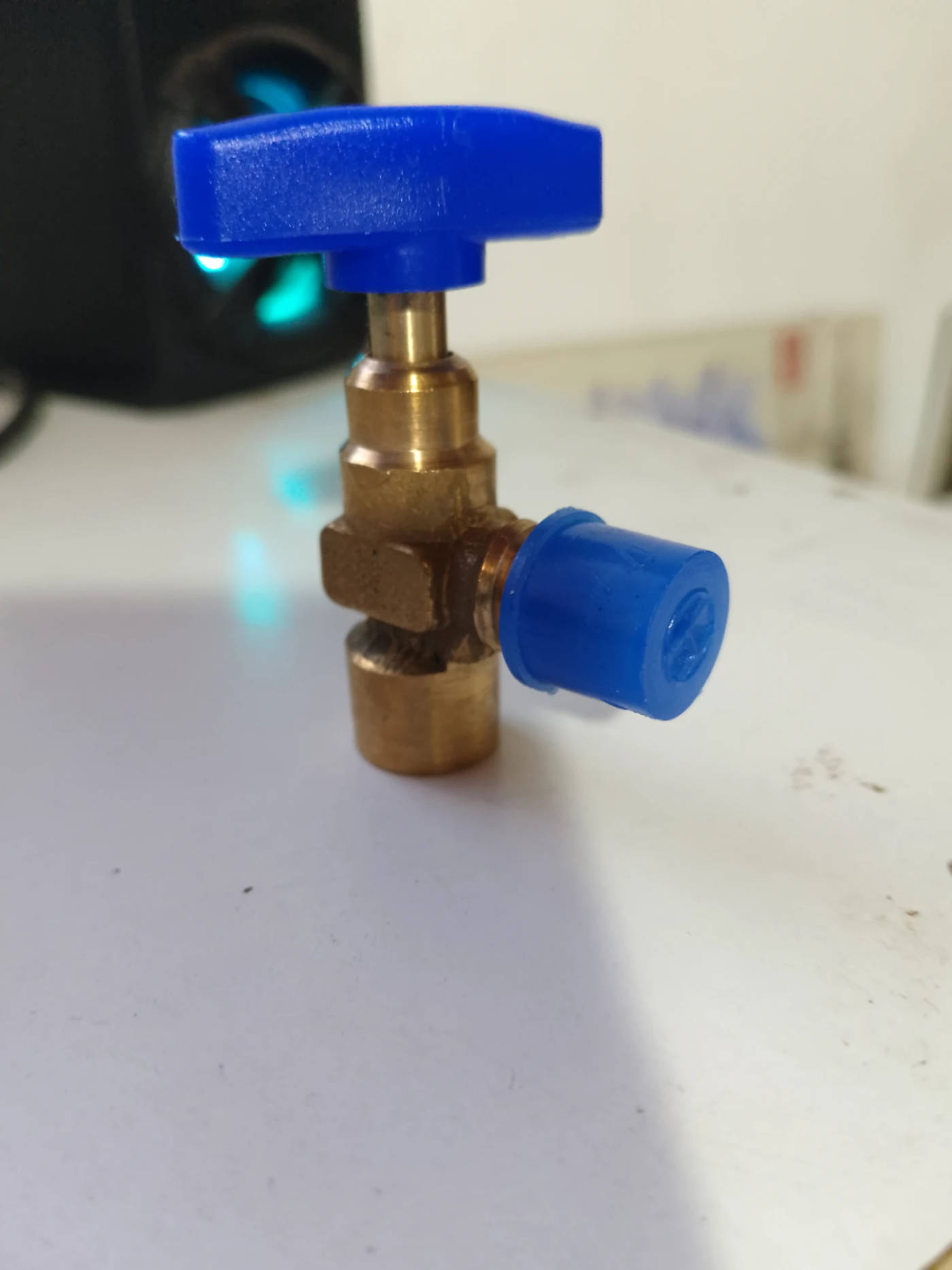 LLAVE ROBINETE PARA LATA DE GAS REFRIGERACION GASES (VALVULA CON VOLANTE CUERPO BRONCE NUEVA) — foto 1