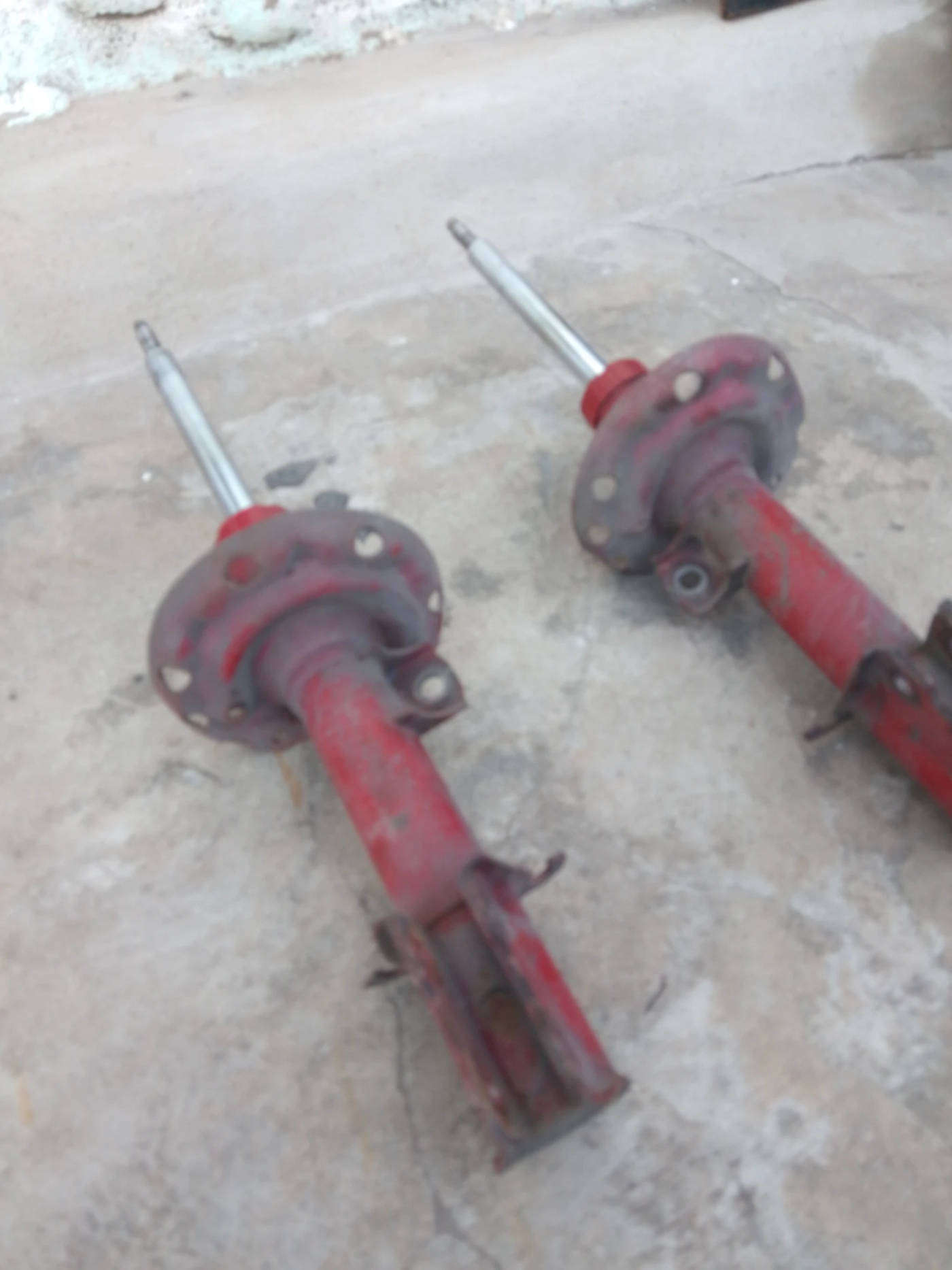 AMORTIGUADORES SUSPENSION AUTO CORSA (USADO/PARA REPARAR/REACONDICIONAR) VENDO KIT  — foto 1