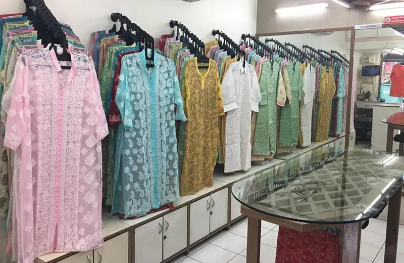 Wholesale Cloth Market in Lucknow