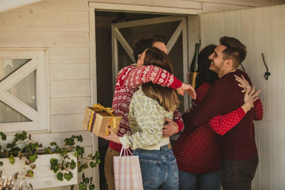 8 Housewarming Gift Ideas That’ll Give You the Favorite Guest Status