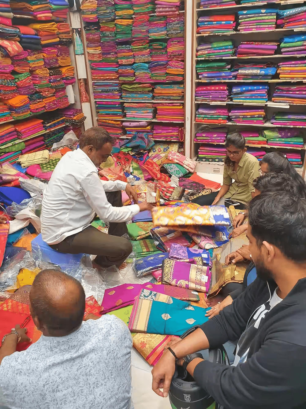 wholesale saree market in pune
