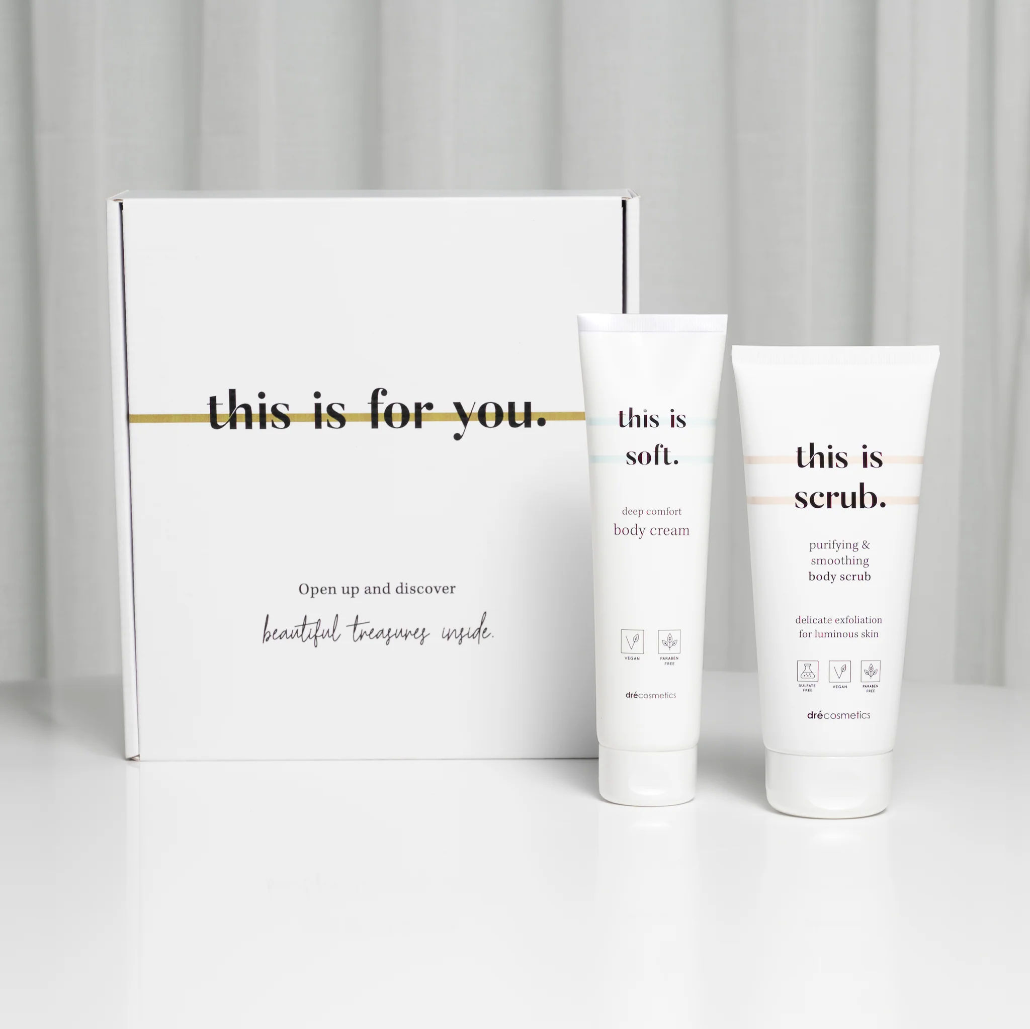 Cadeauset 1x body scrub 'this is is scrub.' (200ml) en 1x body cream 'this is soft.' (150ml)
