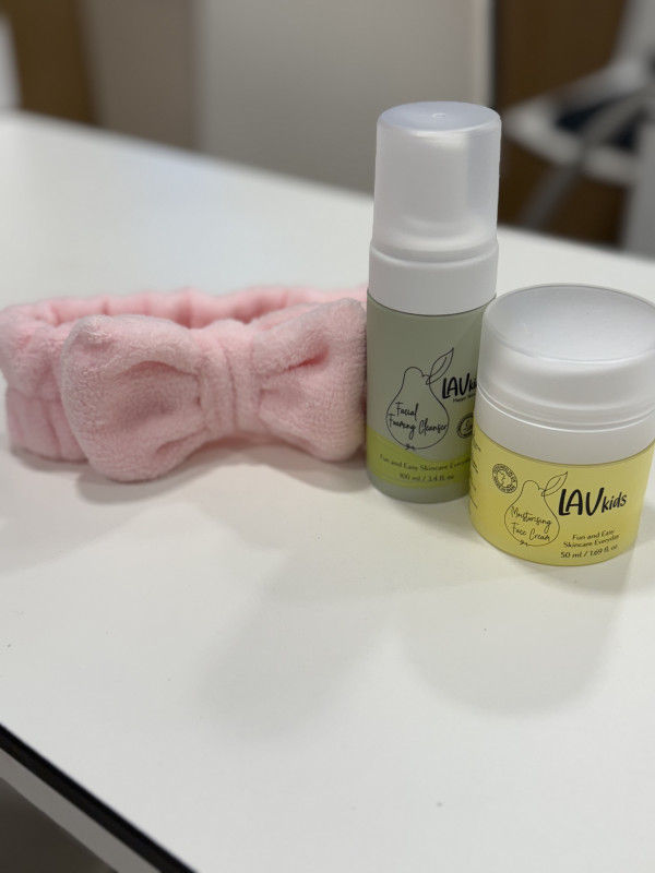 Kids Gelaatverzorging: Reiniger + crème (normale huiden) + GRATIS HAARBAND
