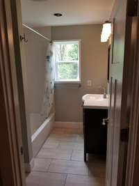 Beautiful upper level full bath!