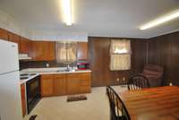 Large Kitchen, all appliances stay