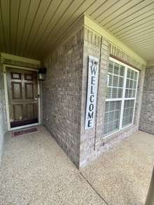 Nice covered front porch