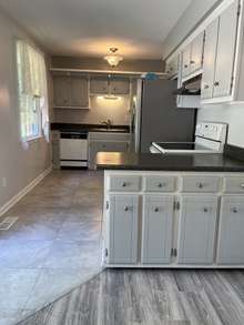 Kitchen- offers updated appliances!