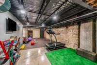 A full gym fits nicely in the over 2000 sq ft space