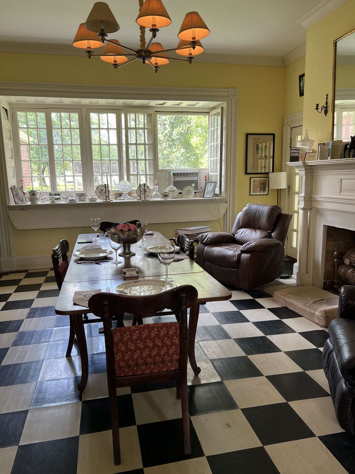 FORMAL DINING AREA
