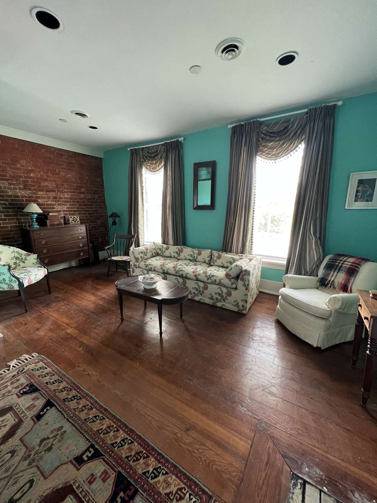 UPSTAIRS GUEST BEDROOM