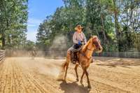 Ride On The Property, The Adjacent Large Farms Or On Miles Of Trails At The Nearby Cedars Of Lebanon State Park.