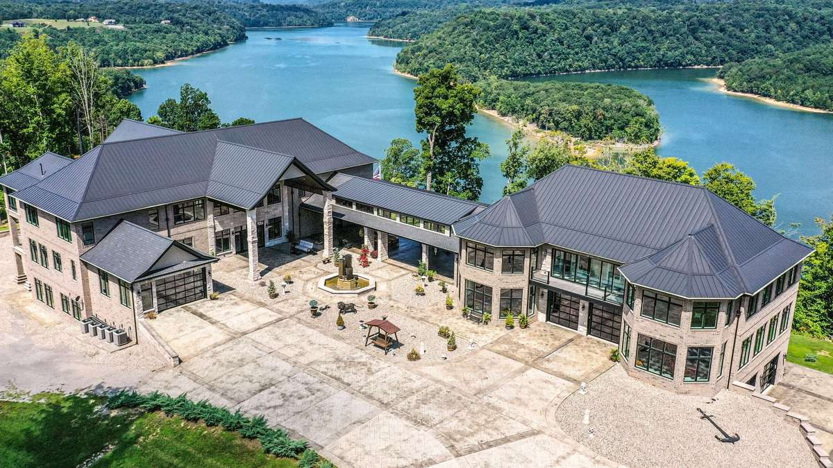 The Grand View Manor estate overlooks the clear blue waters of pristine Dale Hollow Lake.  There is no equal to this majestic property in the Southeast.