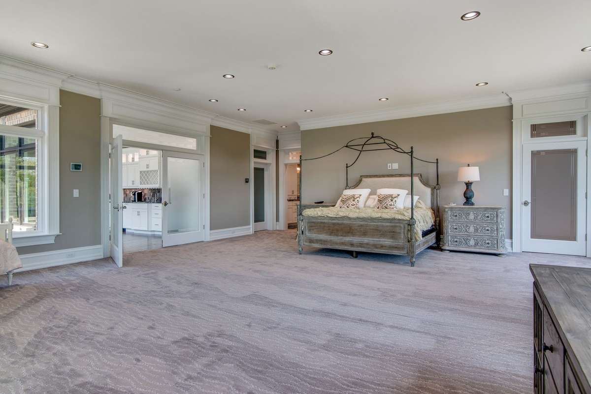 The guest bedrooms are opulent in their own right with copious space, lots of natural light, along with balconies and sun rooms to allow for anyone to enjoy the views of the lake.