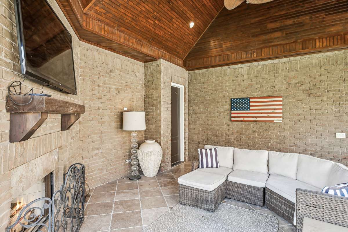 Recessed lighting & a ceiling fan provide both warmth and comfort, creating an inviting atmosphere on even the hottest of days. New ceiling outlets have been added, ready for future automated screens.