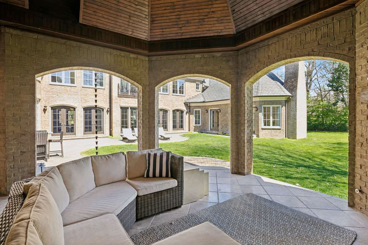 Entertain in style and make every gathering unforgettable! The veranda welcomes you with a stunning vaulted ceiling, beautifully accented by stained wood, and a charming dormer window that floods the space with natural light.