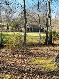 Side yard goes to fence in front of barn