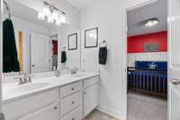 Jack N Jill bathroom between the bedrooms