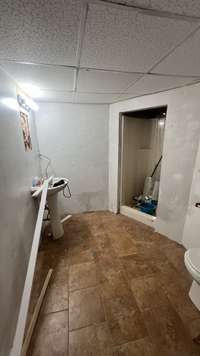 Full bathroom on basement level