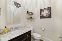 Powder bath with wallpaer