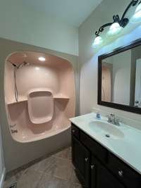 Guest Bath with Tub/Shower Combo