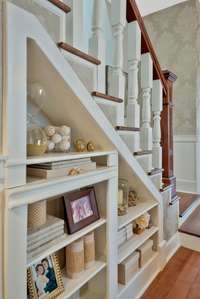 Details and surprises w this beautiful staircase