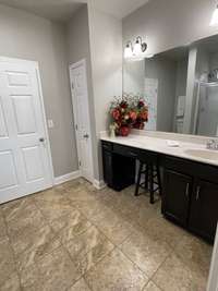 Owner's bathroom - so roomy!