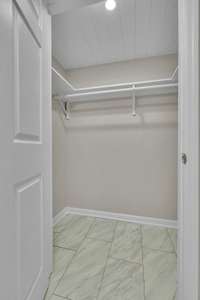 Two closets in the primary suite!