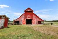 5 stall barn with tackroom