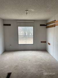 sitting area/office in master bedroom