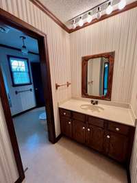 Jack & Jill bathroom - Can access from 2 separate bedrooms.