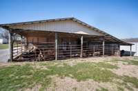 Workshop has a generous livestock area or just store things under roof