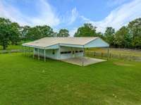 Large Barn w/ Farmhand Quarters