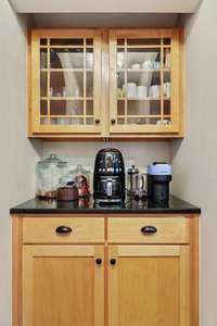 Wet bar/coffee nook