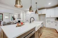 Apron Farm sink adds an elegant touch