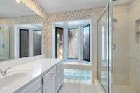 Ensuite bath for a family or guest bedroom