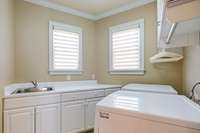 Walk-in laundry room w/sink & built-in storage