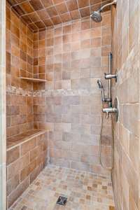 Walk-in tile shower w/seat & dual shower heads