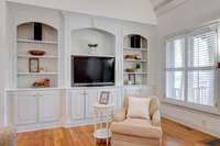 Custom built-in bookshelves w/storage